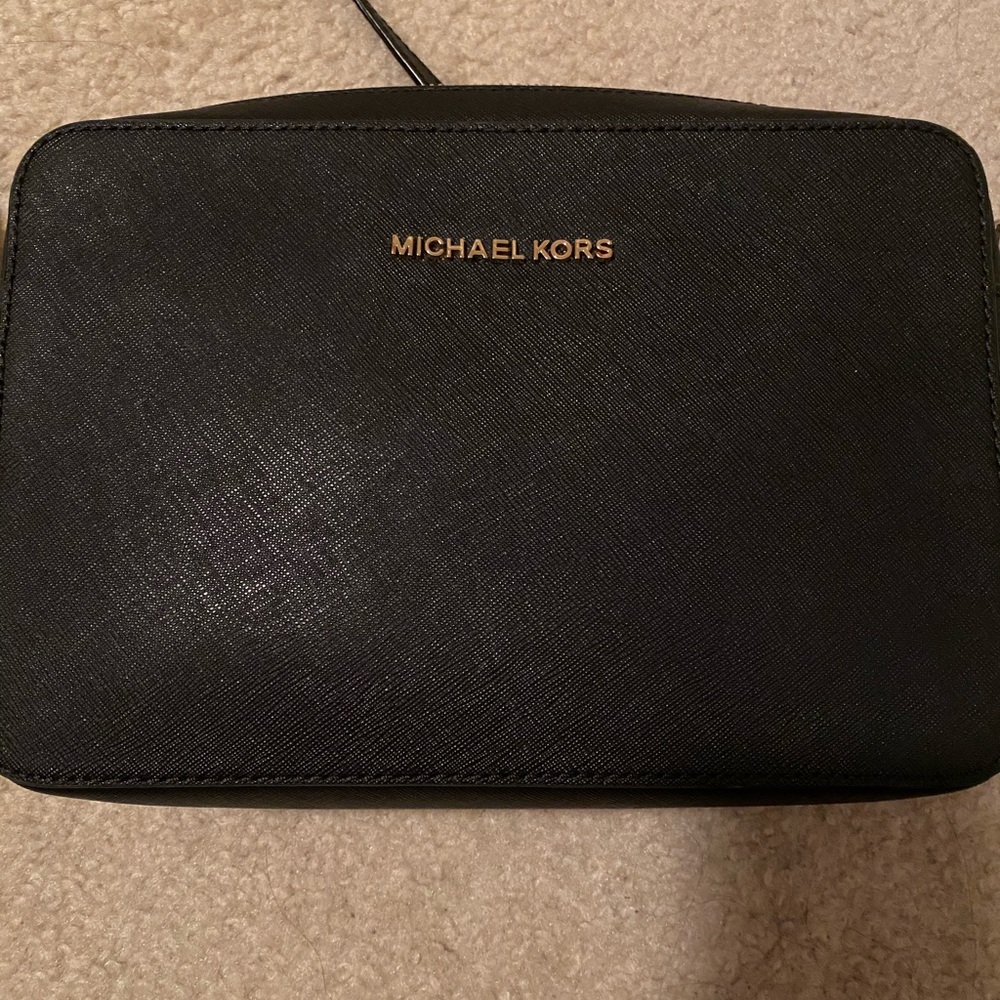 Good condition crossbody bag, only wore twice.